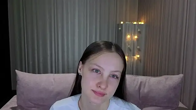 Snapshot of RoxyRay_ chatting on January 2026 02:15:01 AM RoxyRay online show from January 2026 02:15:01 AM