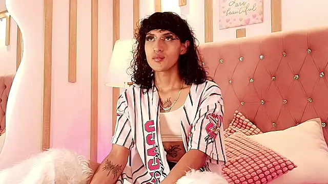 Snapshot of SaraDeLuca chatting on February 2026 12:47:02 PM SaraDeLuca online show from February 2026 12:47:02 PM