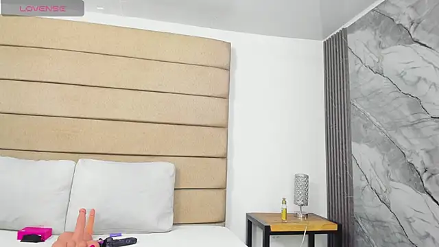 Snapshot of ely_brown_ chatting on April 2026 07:45:01 AM ely brown online show from April 2026 07:45:01 AM