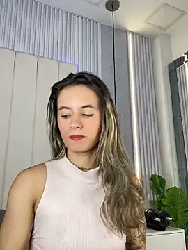 JuliaColemann online show from April 2026 03:47:02 PM