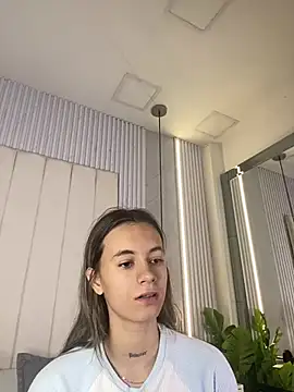 JuliaColemann online show from May 2026 12:00:02 PM