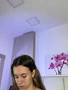 JuliaColemann online show from June 2026 12:00:02 PM