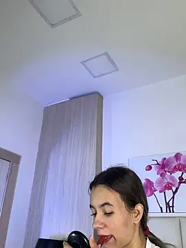 JuliaColemann online show from June 2026 12:03:02 PM