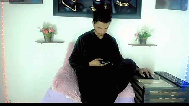 Snapshot of Tatoo_Noah chatting on February 2026 01:08:02 PM Tatoo Noah online show from February 2026 01:08:02 PM