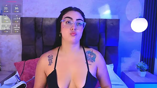 Snapshot of vicky_grey chatting on April 2026 12:21:02 PM vicky grey online show from April 2026 12:21:02 PM