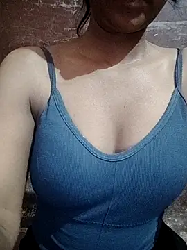 Snapshot of Ayesha_Khan1 chatting on May 2026 03:56:02 AM Ayesha Khan1 online show from May 2026 03:56:02 AM