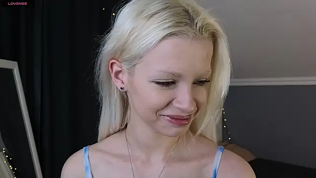 Naomi Demio online show from April 2026 12:03:02 PM