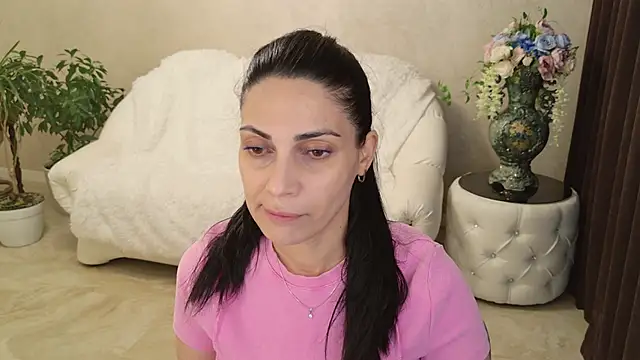 LovelyBeatrice online show from April 2026 12:09:02 PM