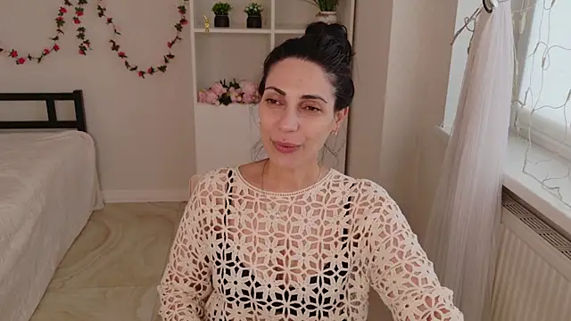 LovelyBeatrice online show from May 2026 10:44:01 AM