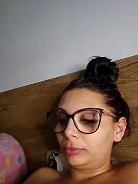 Snapshot of HiddendesireXO01 chatting on February 2026 10:27:02 PM HiddendesireXO01 online show from February 2026 10:27:02 PM