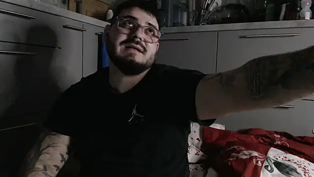 Snapshot of HiddendesireXO01 chatting on February 2026 08:18:02 PM HiddendesireXO01 online show from February 2026 08:18:02 PM