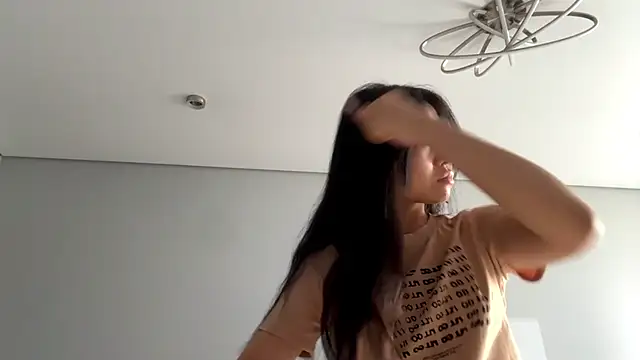 SweetMiaXO online show from April 2026 10:07:02 PM