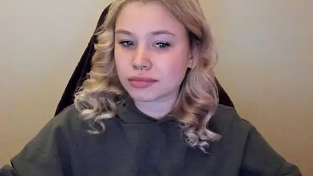 Lulu Di online show from February 2026 11:42:02 PM