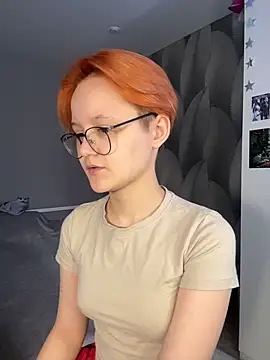 Snapshot of LuunaDorean chatting on February 2026 09:52:01 AM LuunaDorean online show from February 2026 09:52:01 AM