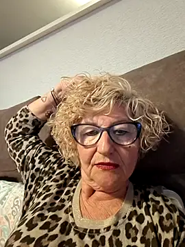 Snapshot of rosasuso chatting on April 2026 06:38:01 PM rosasuso online show from April 2026 06:38:01 PM