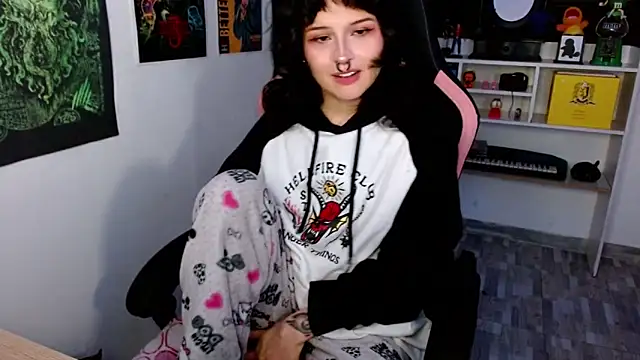 Snapshot of neena_nyx_ chatting on June 2026 12:11:02 AM neena nyx online show from June 2026 12:11:02 AM