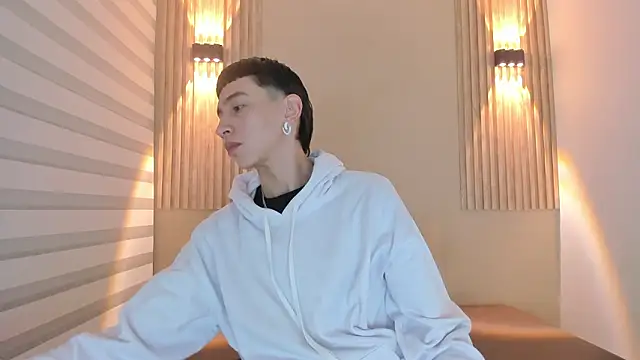 Snapshot of lian_cameron chatting on February 2026 04:10:01 AM lian cameron online show from February 2026 04:10:01 AM