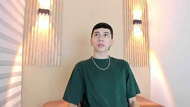 Snapshot of lian_cameron chatting on February 2026 03:44:01 AM lian cameron online show from February 2026 03:44:01 AM