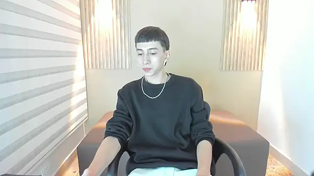 Snapshot of lian_cameron chatting on February 2026 03:44:02 AM lian cameron online show from February 2026 03:44:02 AM