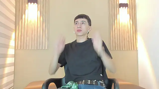 Snapshot of lian_cameron chatting on February 2026 03:58:02 AM lian cameron online show from February 2026 03:58:02 AM