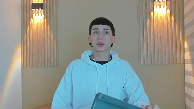 Snapshot of lian_cameron chatting on February 2026 03:58:01 AM lian cameron online show from February 2026 03:58:01 AM