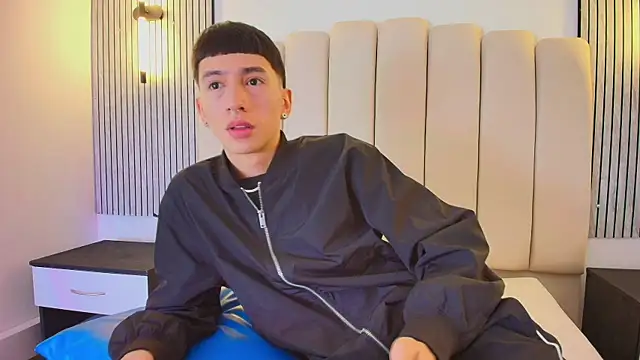 lian cameron online show from April 2026 03:56:01 AM