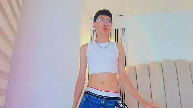 lian cameron online show from April 2026 03:54:02 AM