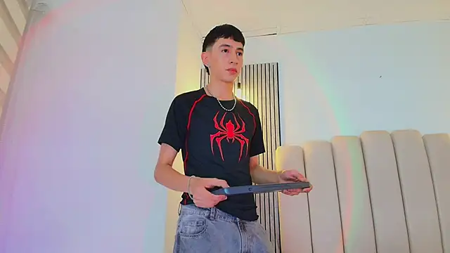 lian cameron online show from May 2026 03:57:02 AM