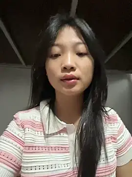 Snapshot of Lyn-be99 chatting on April 2026 01:52:02 AM Lyn-be99 online show from April 2026 01:52:02 AM