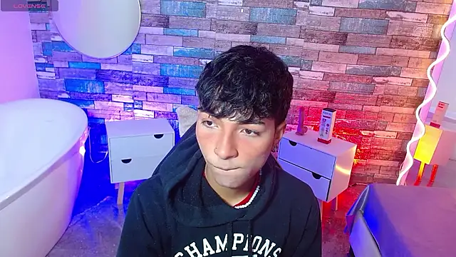 Snapshot of osamu_tay chatting on March 2026 11:50:02 AM osamu tay online show from March 2026 11:50:02 AM