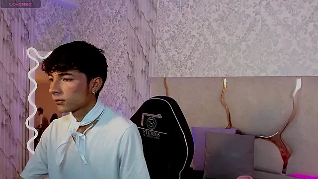 Snapshot of osamu_tay chatting on March 2026 03:06:02 AM osamu tay online show from March 2026 03:06:02 AM