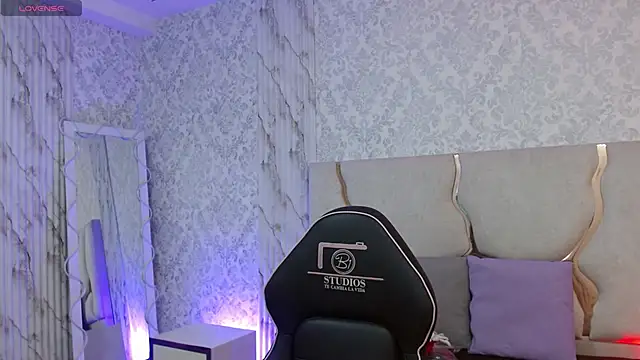 Snapshot of osamu_tay chatting on April 2026 03:04:02 AM osamu tay online show from April 2026 03:04:02 AM