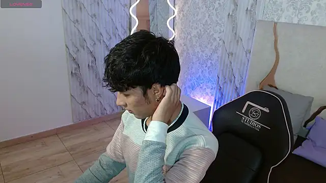 Snapshot of osamu_tay chatting on April 2026 03:04:01 AM osamu tay online show from April 2026 03:04:01 AM