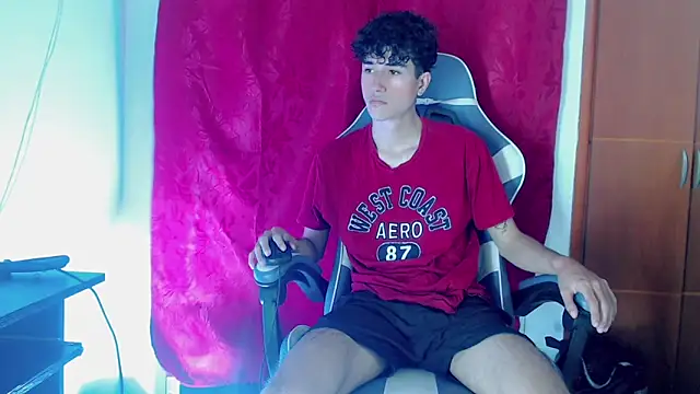 Snapshot of Johnny_cagee_ chatting on February 2026 12:27:02 AM Johnny cagee online show from February 2026 12:27:02 AM