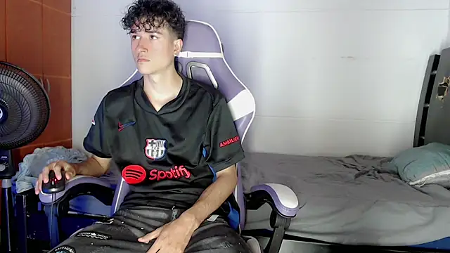 Snapshot of Johnny_cagee_ chatting on February 2026 12:31:01 AM Johnny cagee online show from February 2026 12:31:01 AM