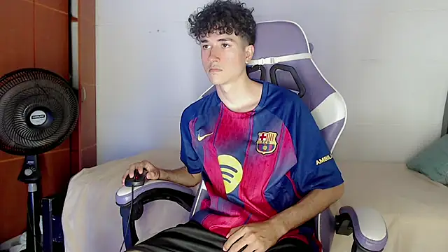 Snapshot of Johnny_cagee_ chatting on February 2026 11:48:01 PM Johnny cagee online show from February 2026 11:48:01 PM