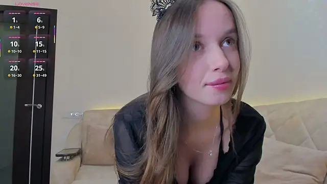 Snapshot of SweetSolana chatting on June 2026 11:18:02 PM SweetSolana online show from June 2026 11:18:02 PM
