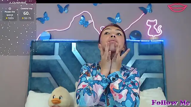 Snapshot of Roxan-Fox- chatting on February 2026 02:15:02 AM Roxan-Fox- online show from February 2026 02:15:02 AM