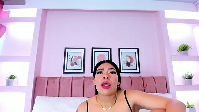 Sophia Salem online show from February 2026 12:00:01 PM