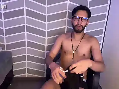 Snapshot of thomass1018 chatting on February 2026 04:01:01 PM thomass1018 online show from February 2026 04:01:01 PM