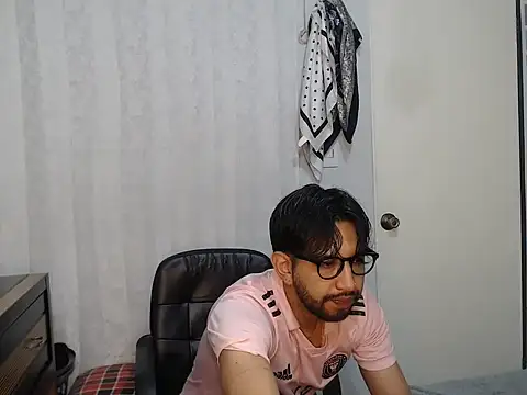 thomass1018 online show from May 2026 01:23:02 AM