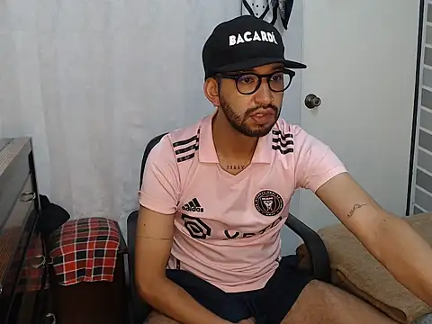 thomass1018 online show from May 2026 04:36:02 PM