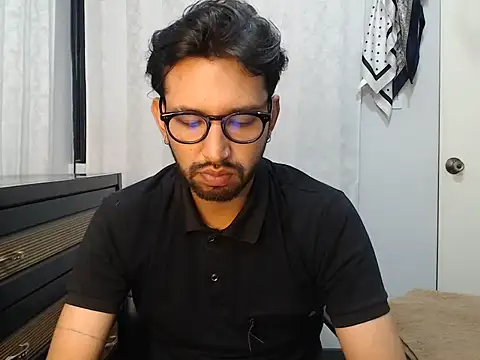 thomass1018 online show from May 2026 02:30:01 AM