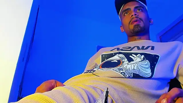 Snapshot of Rpoolrboy chatting on March 2026 08:17:01 AM Rpoolrboy online show from March 2026 08:17:01 AM