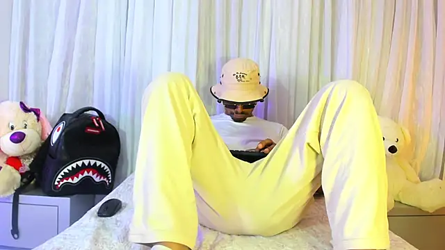 Snapshot of Rpoolrboy chatting on April 2026 04:17:01 AM Rpoolrboy online show from April 2026 04:17:01 AM