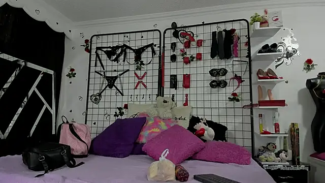 Snapshot of playful-girls chatting on February 2026 01:20:01 PM playful-girls online show from February 2026 01:20:01 PM