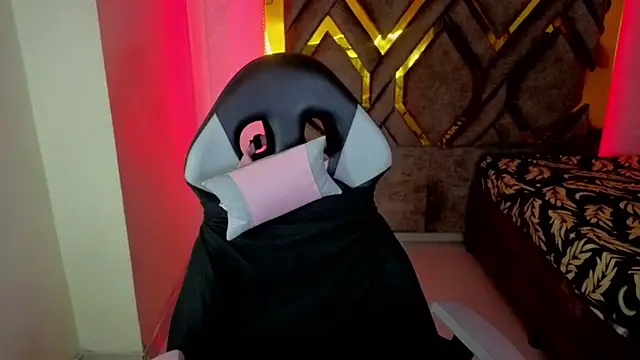 Snapshot of Luvienne chatting on February 2026 06:50:01 PM Luvienne online show from February 2026 06:50:01 PM