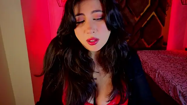 Snapshot of Luvienne chatting on February 2026 07:26:01 PM Luvienne online show from February 2026 07:26:01 PM