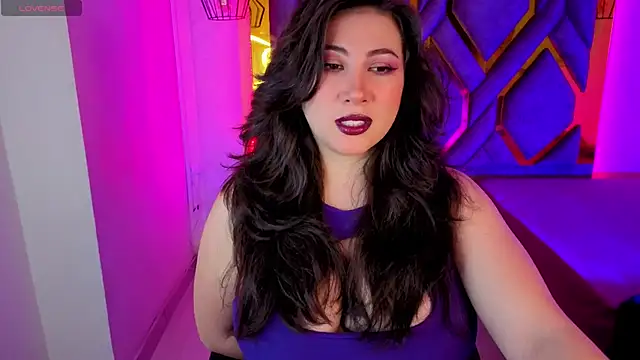 Luvienne online show from April 2026 06:57:01 PM