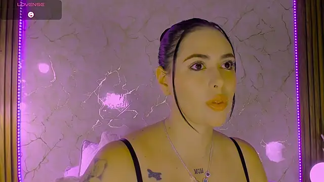 Snapshot of milaocean chatting on February 2026 04:18:02 AM milaocean online show from February 2026 04:18:02 AM